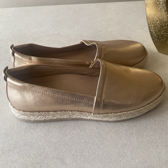 ABEO Isle Gold Metallic Leather Slip-on Walking Shoe Jute Wrap Sole Normcore - Picture 13 of 16